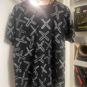 Kaws x uniqlo xl shirt